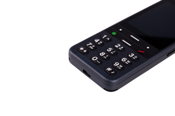 Obrázek zobrazuje detailní pohled na klávesnici oceánově modrého telefonu BlindShell Classic 3. Telefon má velká, jasně definovaná tlačítka s čísly a symboly a nahoře malý displej. V dolní části jsou viditelné porty pro nabíjení a připojení.