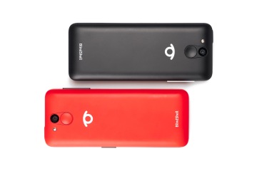 Zadní strana černého a červeného telefonu BlindShell Classic 2,