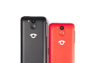 Zadní strana černého a červeného telefonu BlindShell Classic 2,