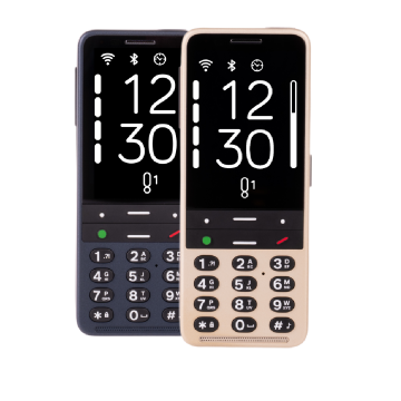 Na obrázku jsou dva telefony BlindShell Classic 3, jeden je oceánově modrý a druhý zlatavě pískový. Oba telefony jsou elegantní.